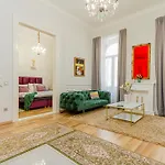 W17Elegant Inner City Apt W/King Bed&Friendly Host