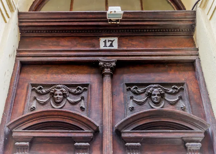 W17Elegant Inner City Apt W/King Bed&Friendly Host
